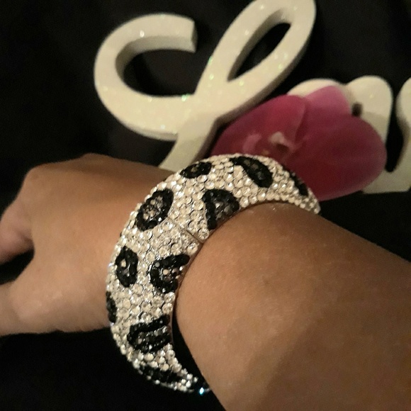 🥳Host Pick🥳 Blinged Out Leopard Bangle Bracelet - Picture 2 of 3